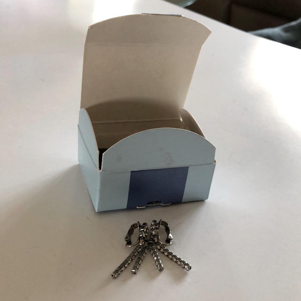 Avon clip on’s earrings